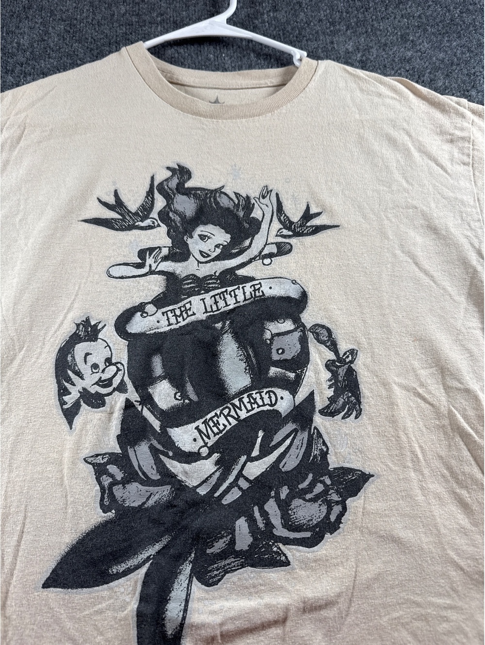 Princess Vera Wang Mermaid Graphic T Shirt Womens M Tattoo Nautical Beige